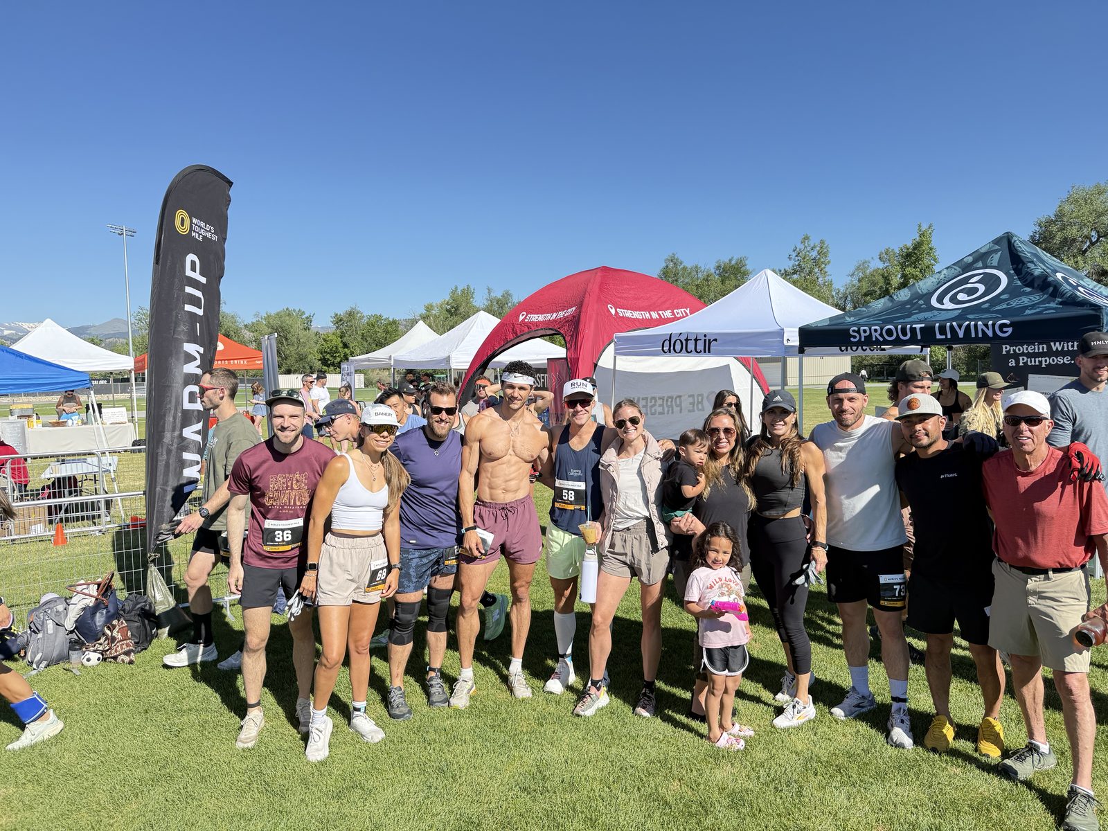 A big group of runners and supporters at the start in Boulder
